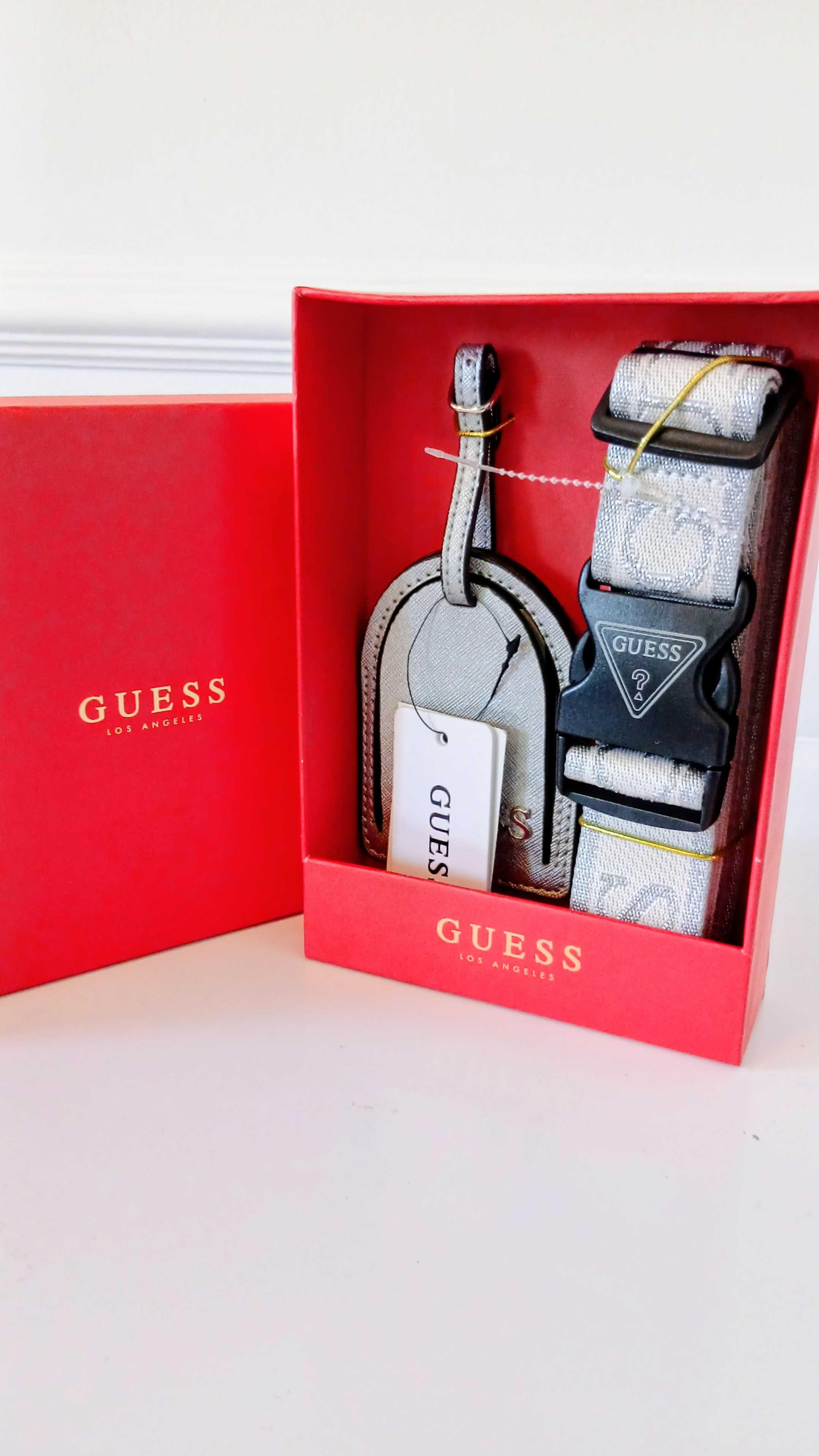 The GUESS Orlina Luggage Tag